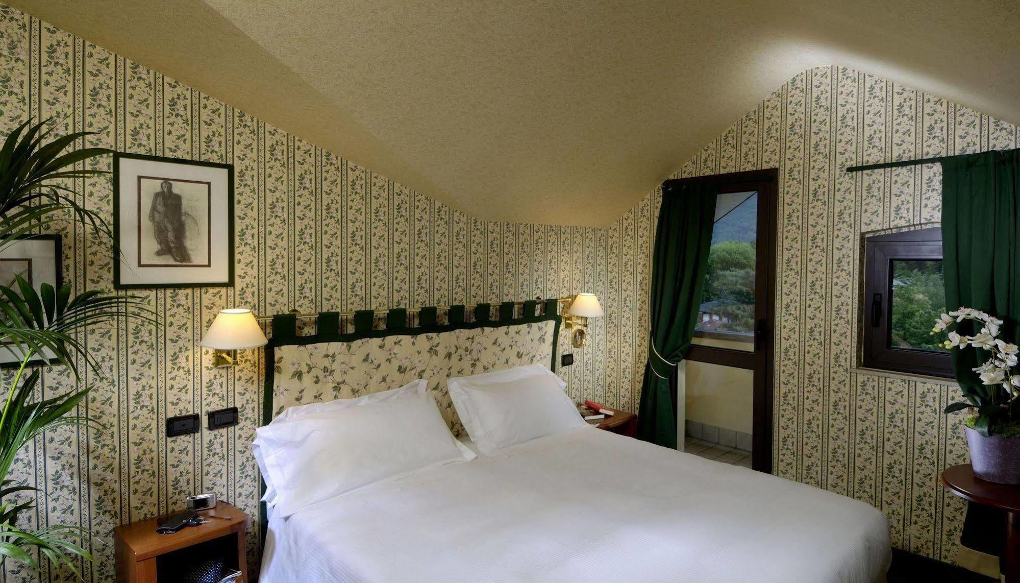 Rizzi Aquacharme Hotel & Spa Boario Terme Стая снимка