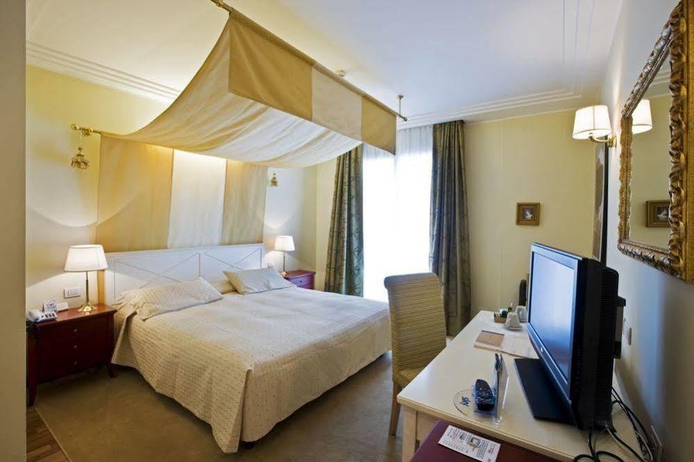 Rizzi Aquacharme Hotel & Spa Boario Terme Екстериор снимка